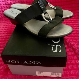 Solanz Women's Black Sandals